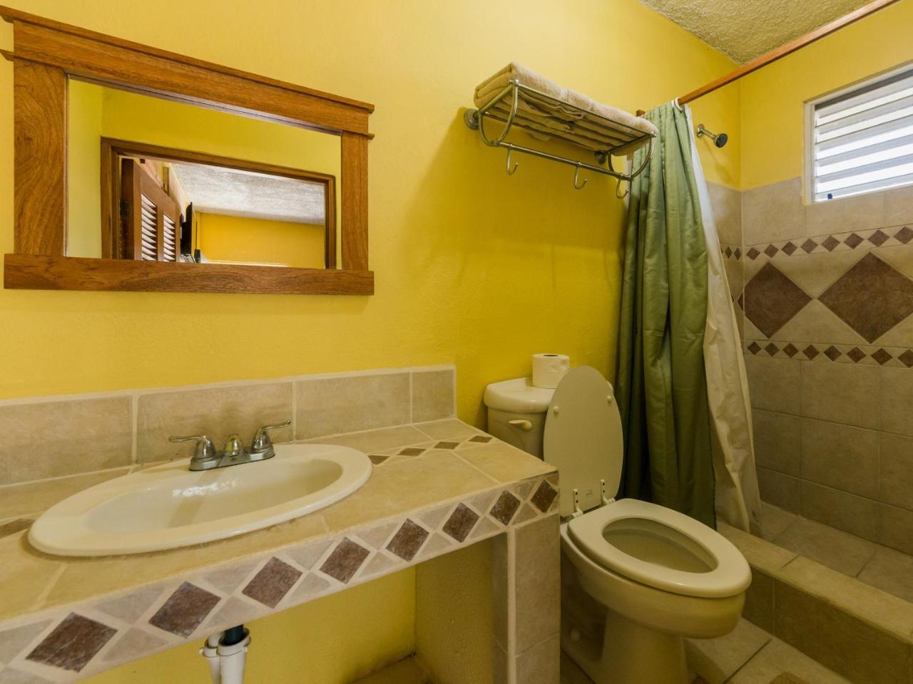 A Piece Of Ground Hostel Punta Gorda Εξωτερικό φωτογραφία