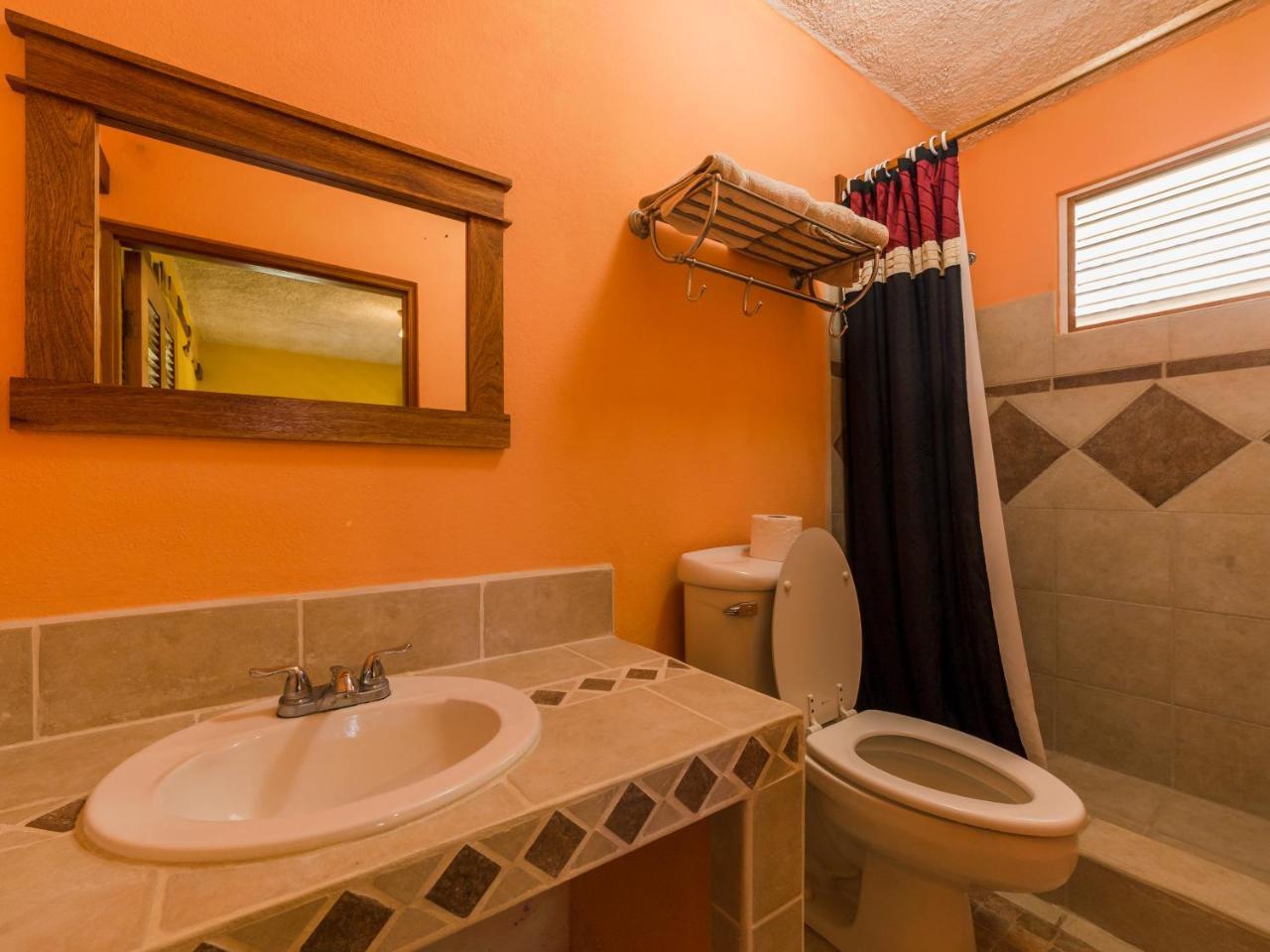 A Piece Of Ground Hostel Punta Gorda Εξωτερικό φωτογραφία