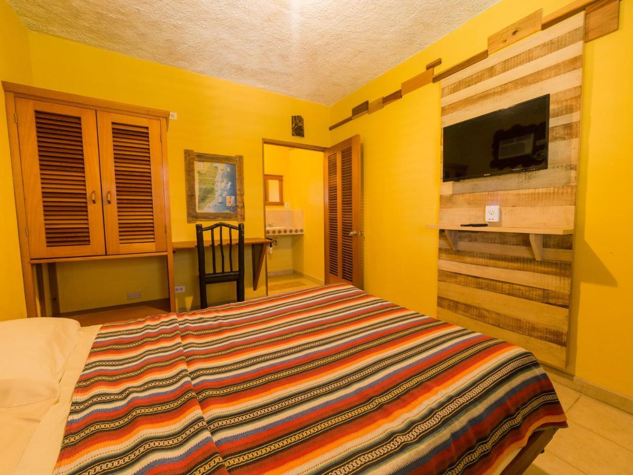 A Piece Of Ground Hostel Punta Gorda Εξωτερικό φωτογραφία