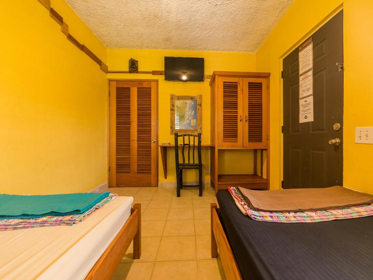 A Piece Of Ground Hostel Punta Gorda Εξωτερικό φωτογραφία