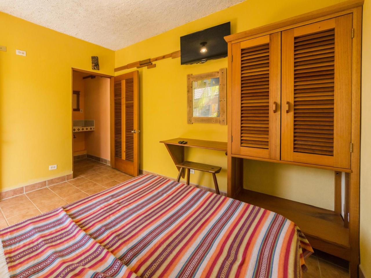 A Piece Of Ground Hostel Punta Gorda Εξωτερικό φωτογραφία