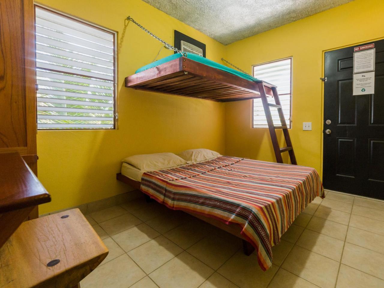 A Piece Of Ground Hostel Punta Gorda Εξωτερικό φωτογραφία