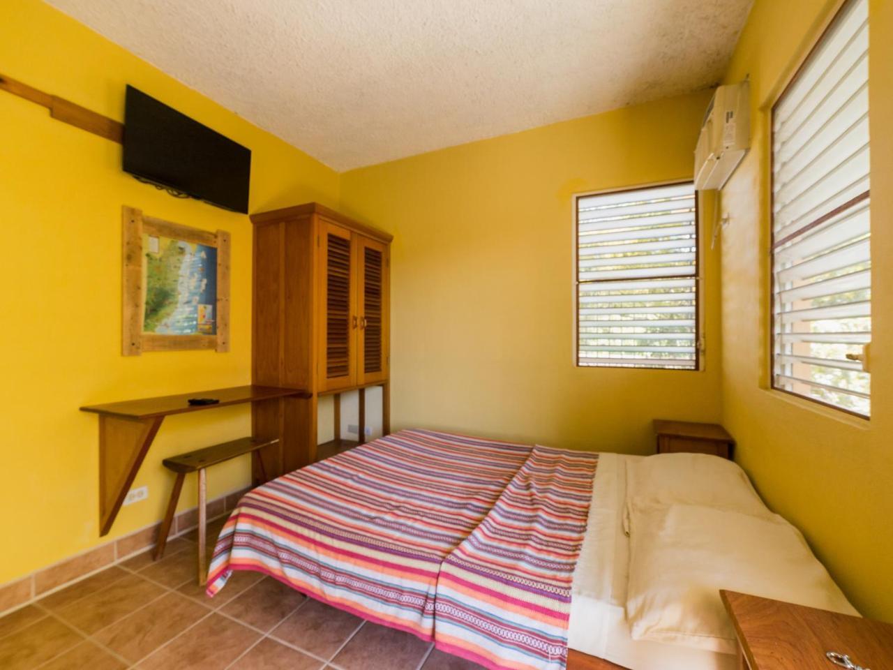 A Piece Of Ground Hostel Punta Gorda Εξωτερικό φωτογραφία